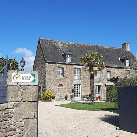 Tatil Evi Le Puits, 19c House In The Grounds Of The Manor Saint-Hélen